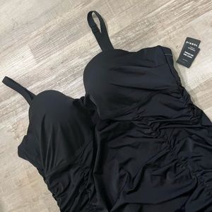 Torrid one piece swimsuit black 4-DD/F